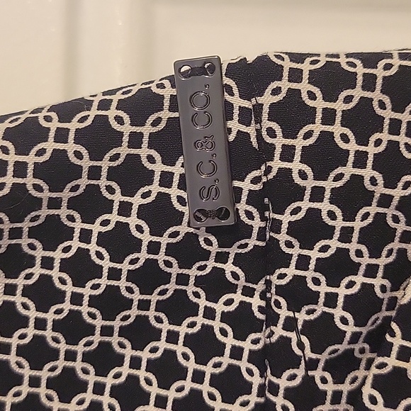 SC & Co. Pull on elastic waist skirt w/ attached shorts. Size XL - Picture 4 of 7